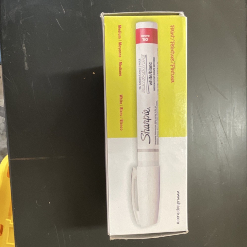 Sharpie Oil-Based Permanent Paint Marker Medium White 12 Pack