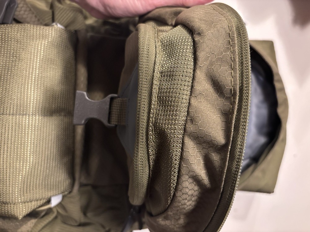 TETON Sports Oasis 18 Hydration Pack Back Pack Olive