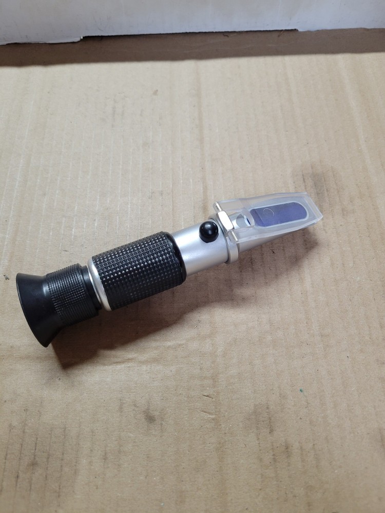 Hand/Portable Refractometer (Features ATC)