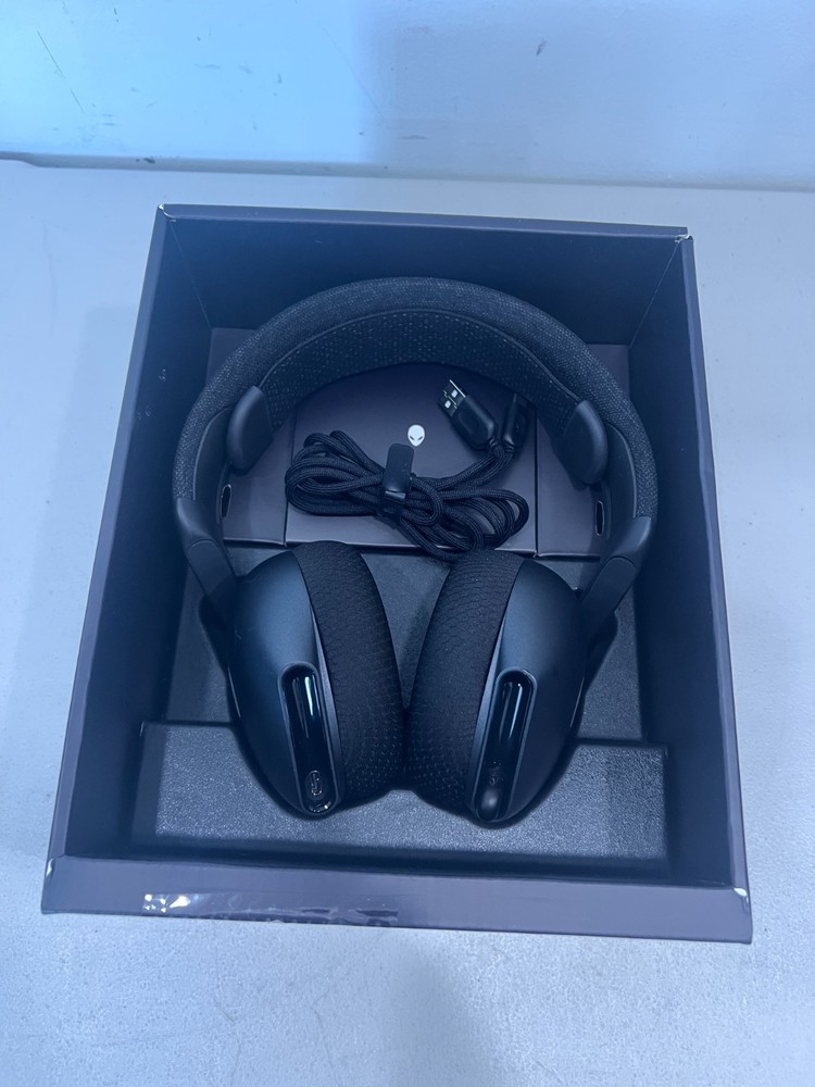Alienware Tri-Mode Wireless Gaming Headset AW725H Wired/Wireless - NO RECEIVER