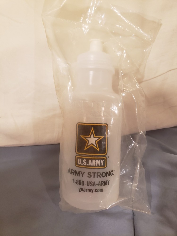 US Army Strong Plastic Water Bottle NIP