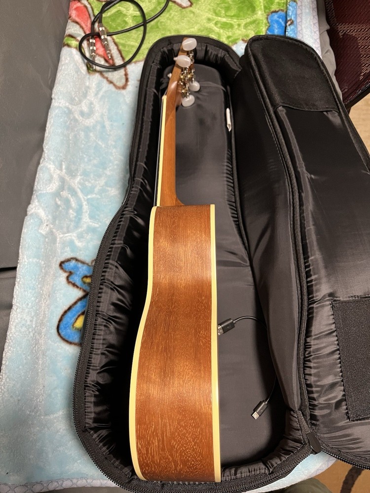 Ukele Córdoba + Case