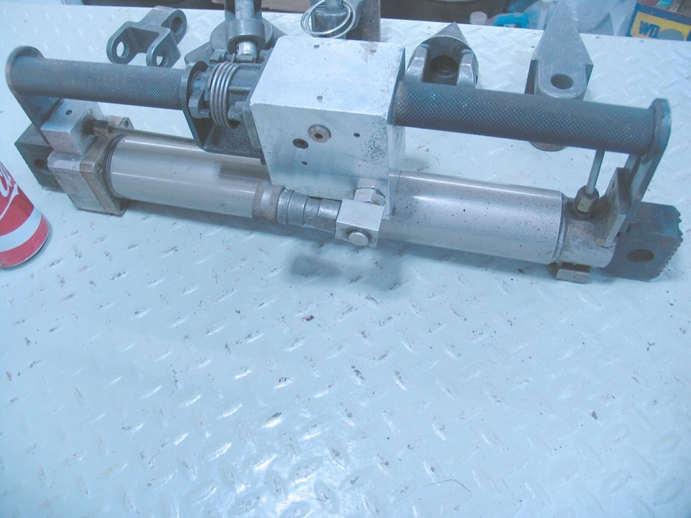 CODE 3 ResQ Hydraulic Tool with 5 atachments (Jaws) as shown