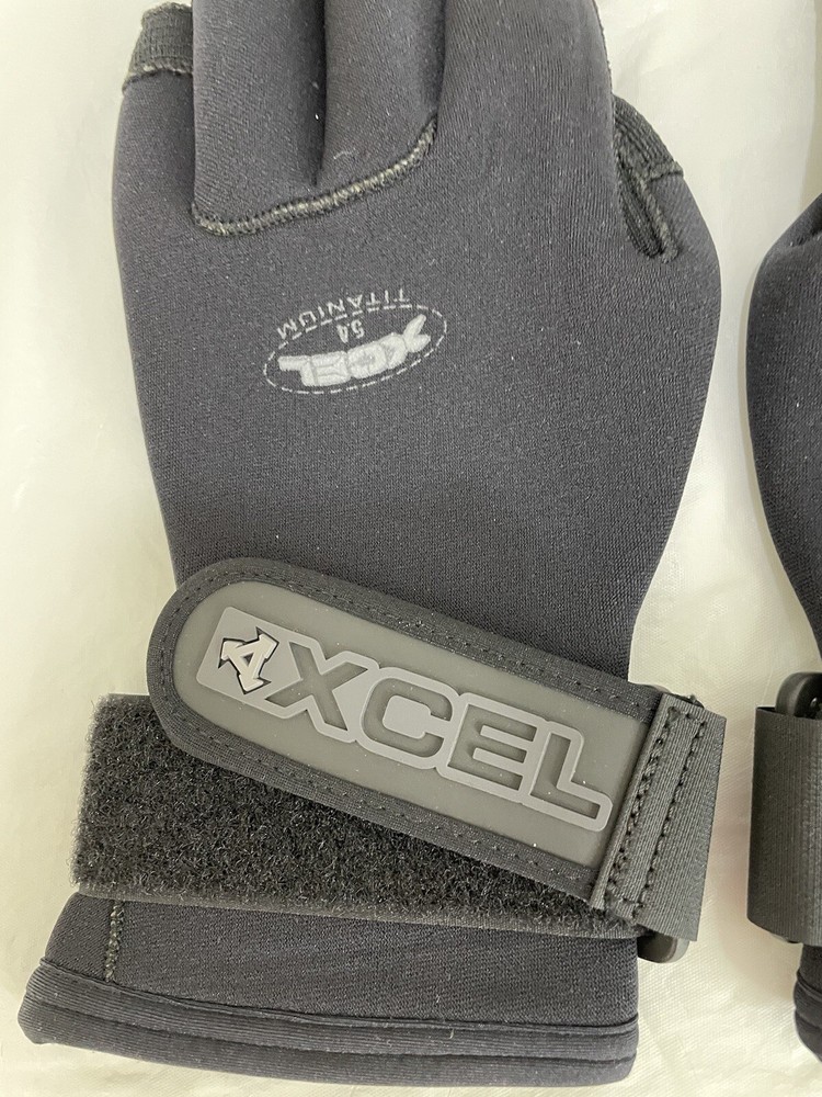XCEL Titanium medium dive gloves