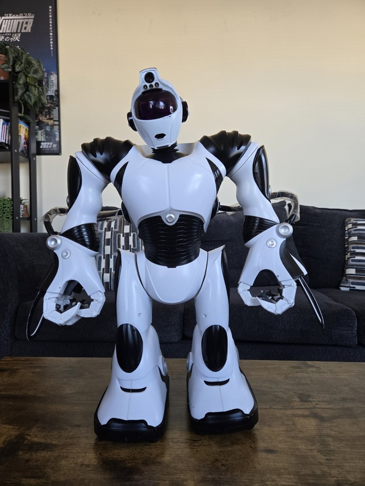 WowWee Robosapien V2 – Tested, Works–Read Description (As-Is)