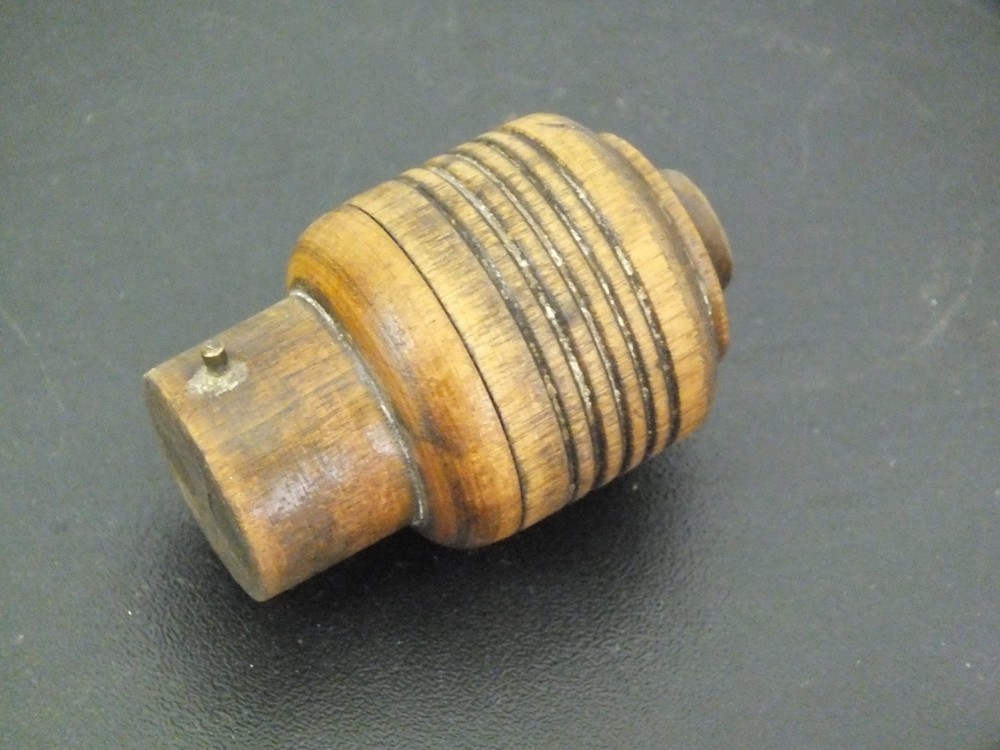 VINTAGE 1920s WOODEN BAYONET LIGHT FITTING PLUG