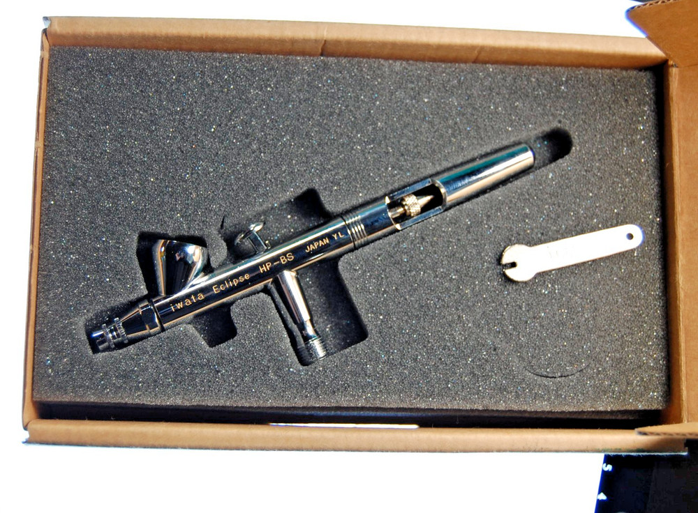Iwata HP-BS Eclipse Airbrush - Small Gravity Feed + Air Hose - Silver