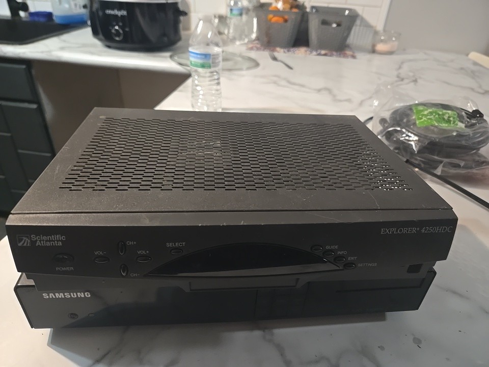 Scientific Atlanta Explorer 4250HDC Digital Home Communications Termina Untested