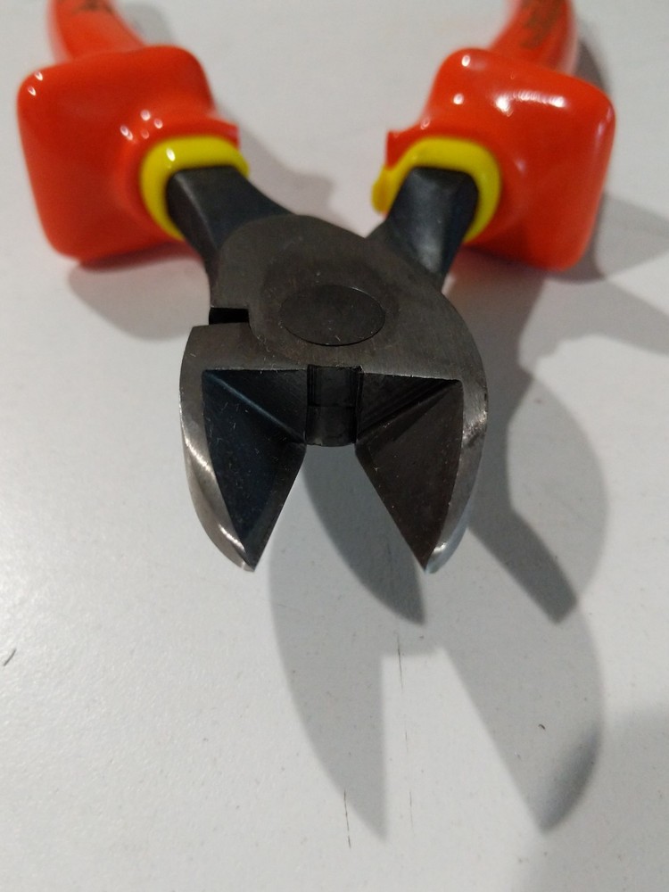 CIP Insulated pliers 8in. 1000v.