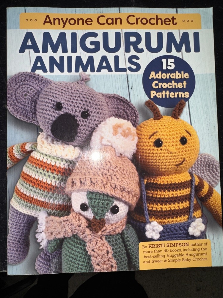 Preowned  Anyone Can Crochet Amigurumi Animals Pattern Book with 15 Patterns