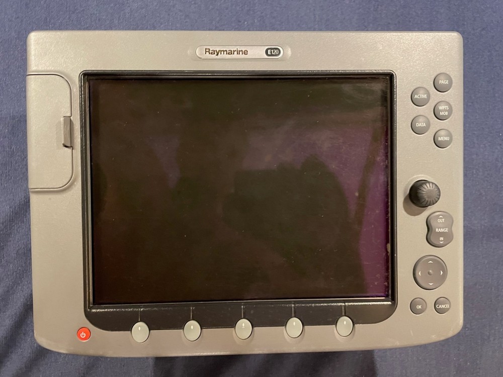 Raymarine E120 E-Series Classic Chartplotter (E02013) w/ Cables