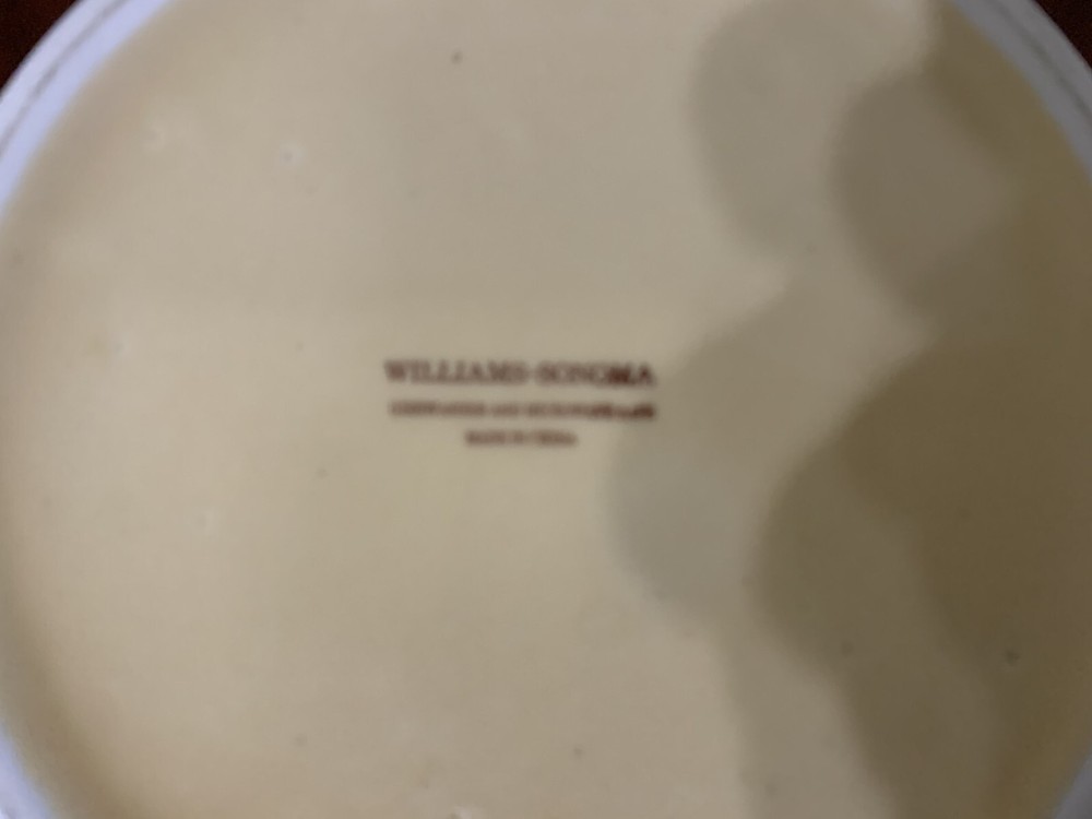 Williams Sonoma Honeybee 2.5qt Pitcher Yellow