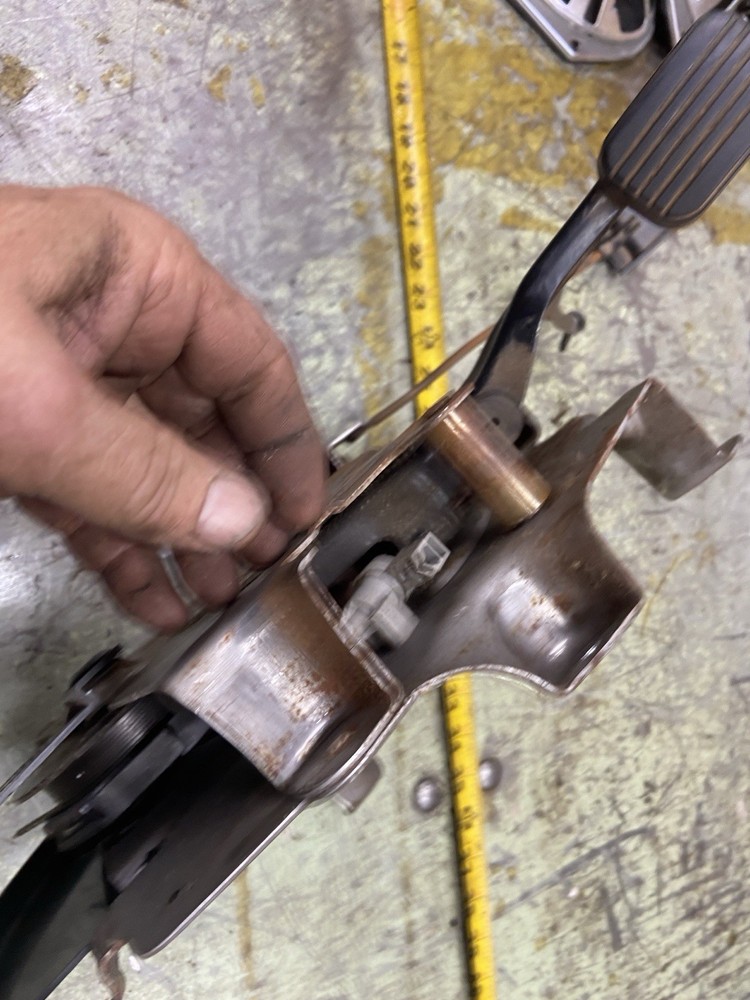 08-12 ESCAPE Park Brake Assembly (release Handle Damaged)