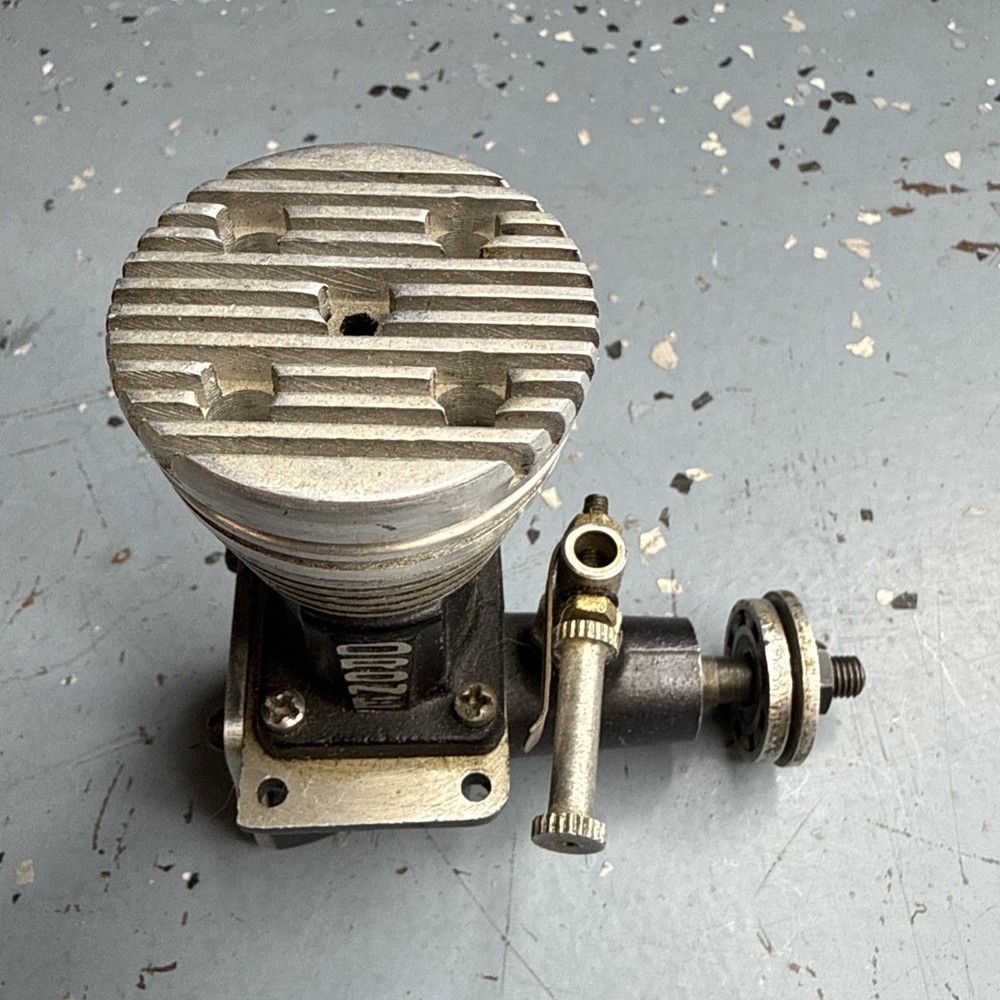 Vintage Drone Diesel Silver Crown Model Airplane Engine