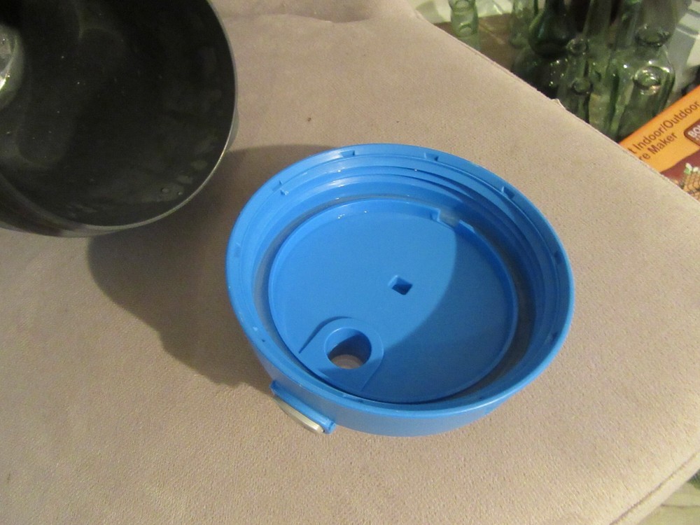 Blue Under Armor 64 Ounce Thermos in Really Nice Shape!