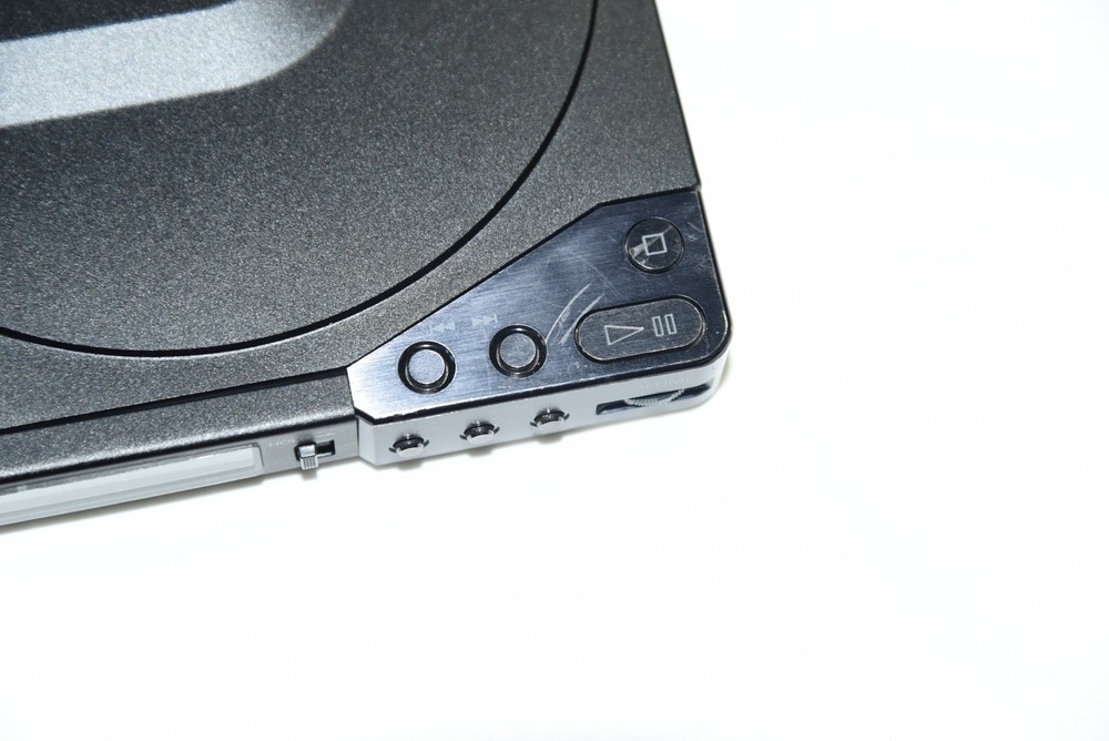 Sony D-15 Discman CD Player Working