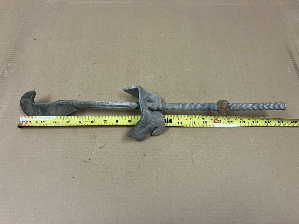 John Deere Case IH Universal Tractor Dual Wheel Clamp