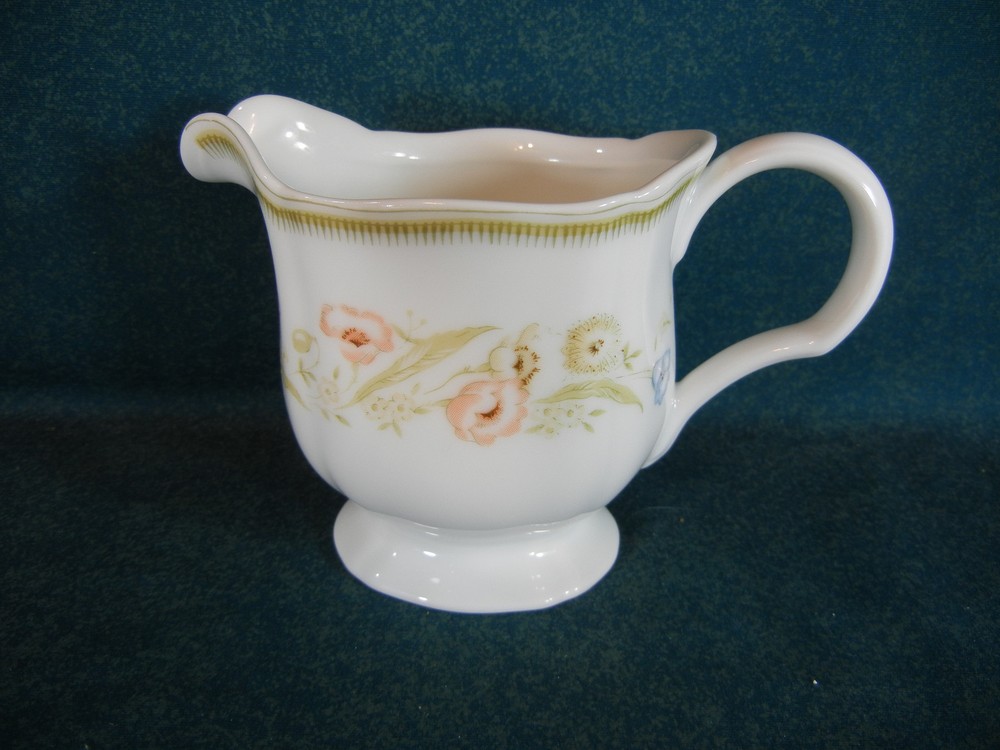 Mikasa Petite L9313 Creamer