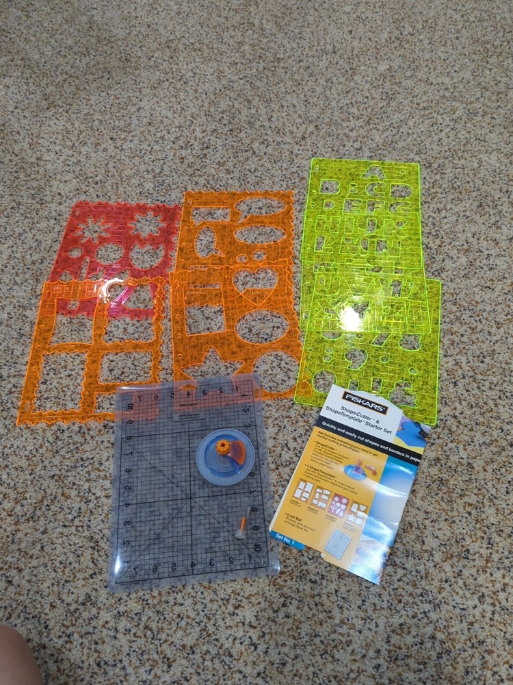 Fiskars Shape cutter, Starter Set With Mat Plus Letters Numbers