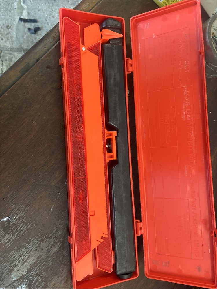 Automobile Emergency Warning Triangle Reflective Safety Triangle Model 71a-711