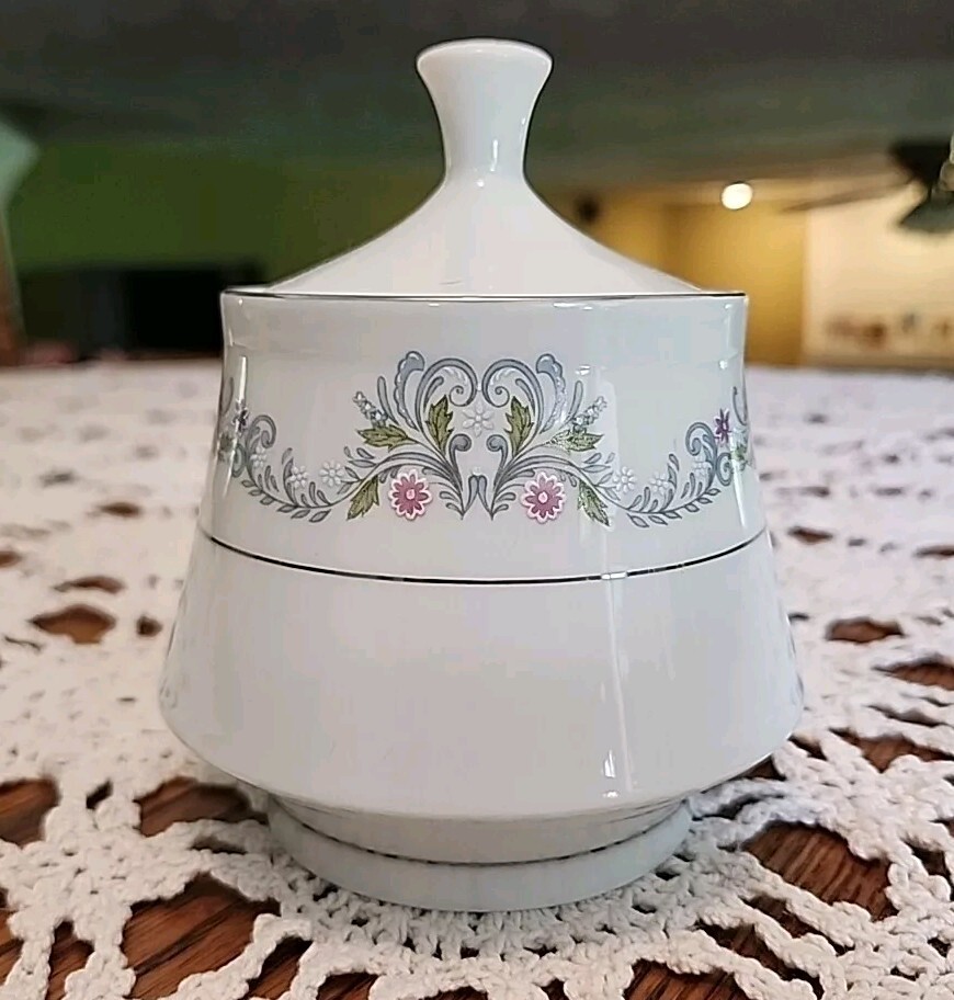 WINDSOR BY CROWN MING FINE CHINA SUGAR BOWL