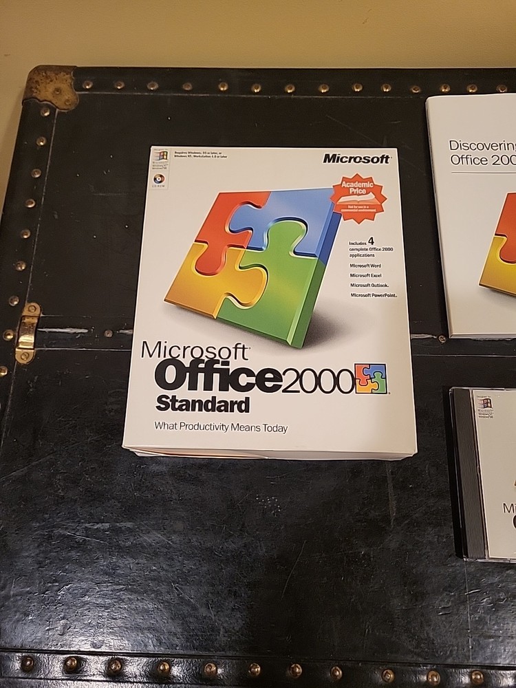 Microsoft Office 2000 Standard (Academic) X03-7979 preowned