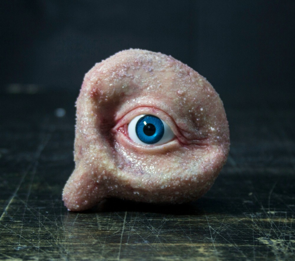 Squishy Flesh Eye Nodule with Moveable Eye