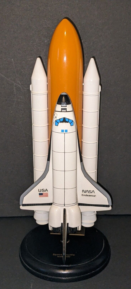 1992 NASA Full Stack Space Shuttle Endeavour Desktop Model 1/200 Employee Award
