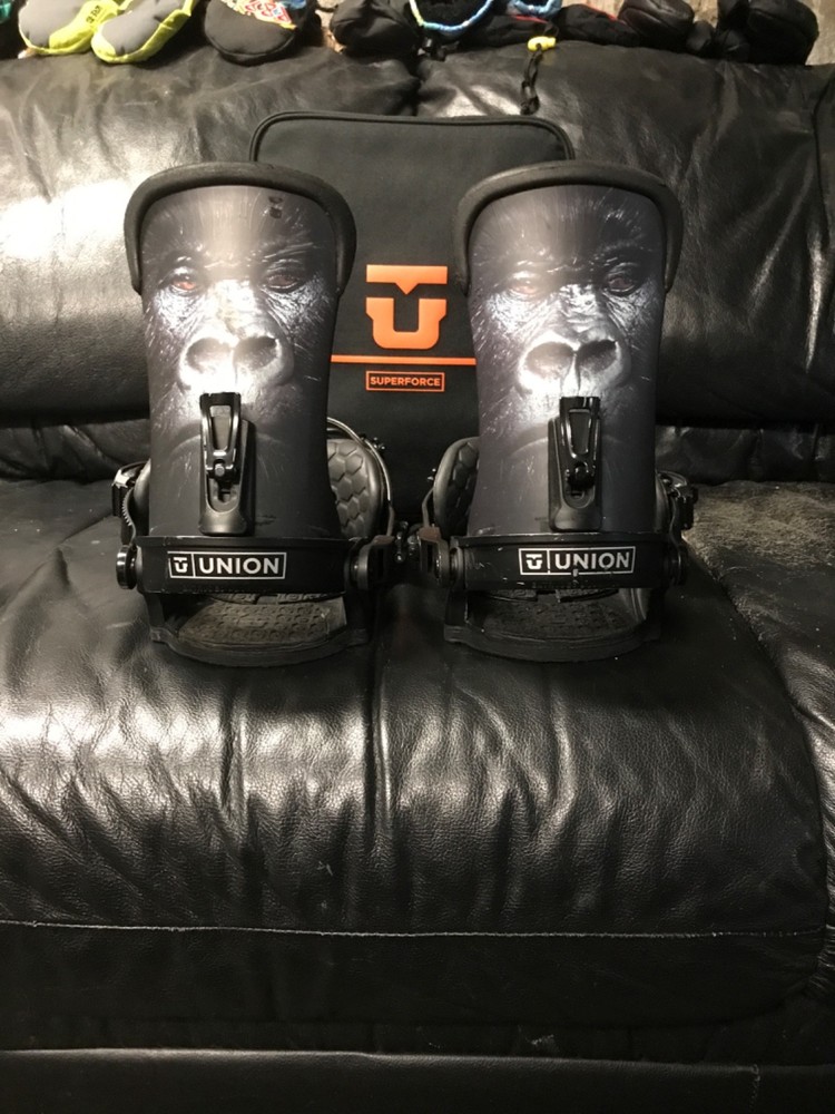union bindings house gorilla with bag