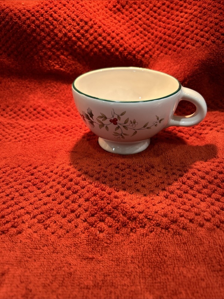 Pfaltzgraff Winterberry Tea For One Pot & Cup Set