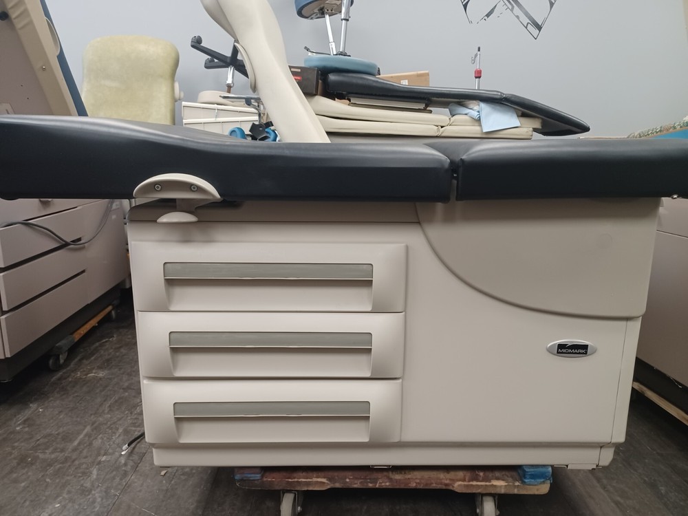 Midmark/Ritter 604, Black Reupholstered Exam Table