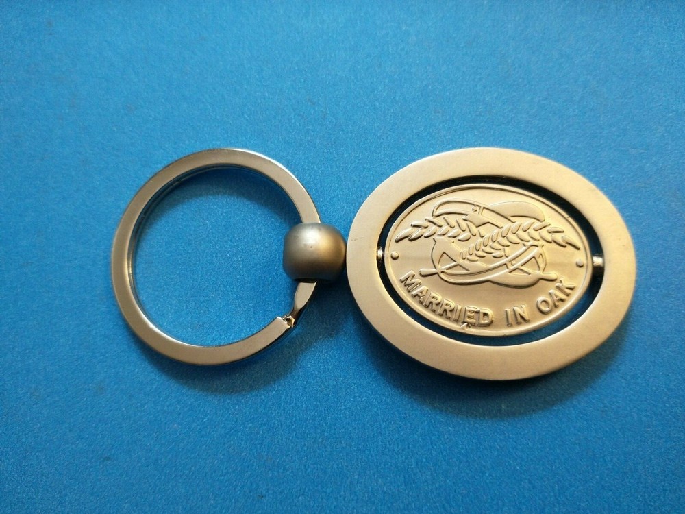 Dewar's Spinning Logo keychain, ( Bacardi Dewars Scotch Whisky )