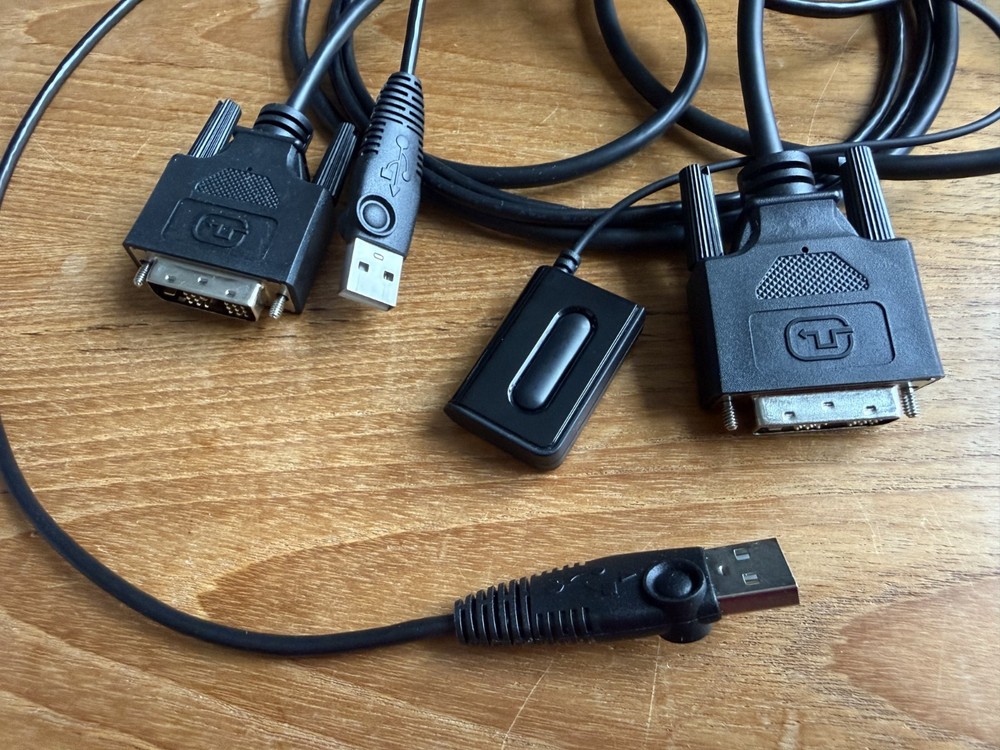 IOGEAR 2-Port USB DVI KVM Switch, GCS922 - open