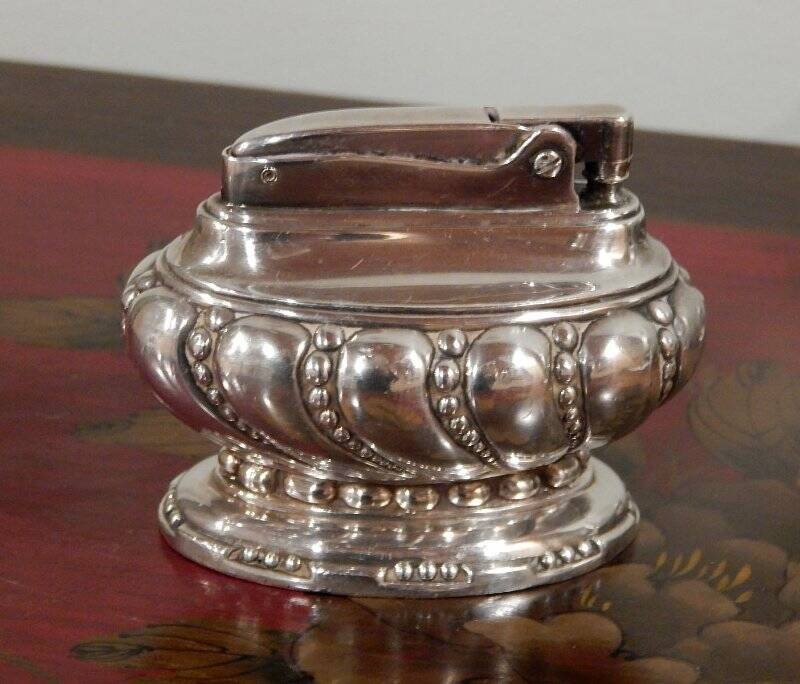 Vintage 1950's Ronson Crown Silverplate Table lighter