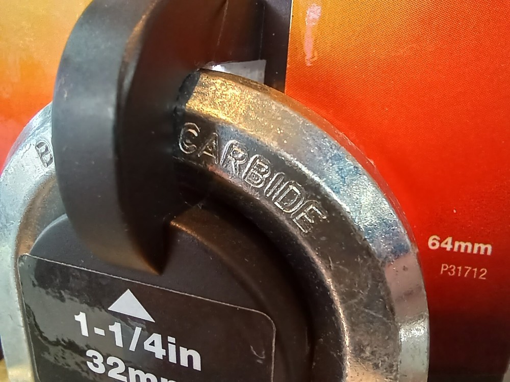 MASTER LOCK PADLOCK EXCELL 32mm OCTAGONAL BORON CARBINE SHACKLE LAMINATED