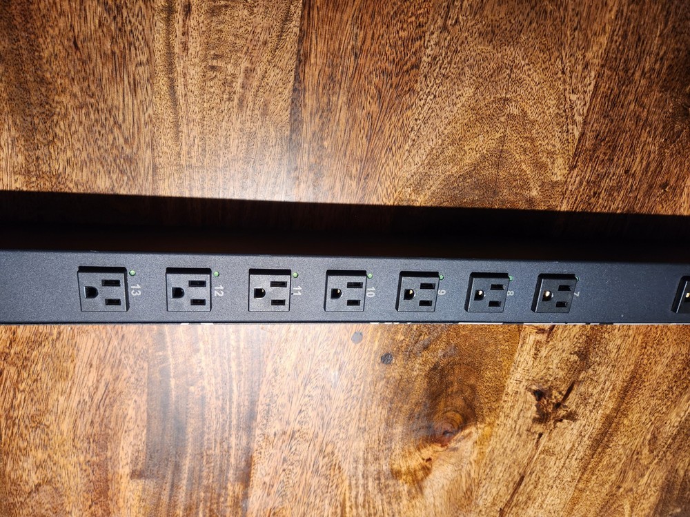 Avocent Cyclades PM-20A Vertical Rack Mount Remote Control PDU 120V