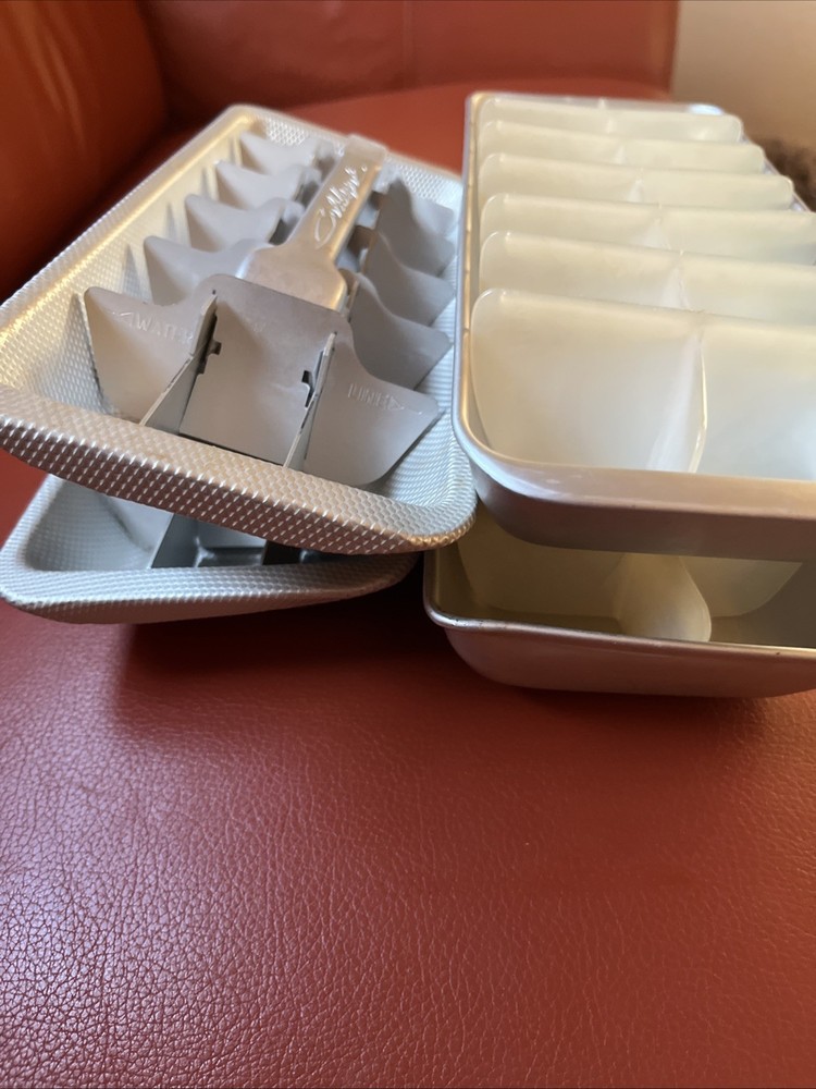 4 MCM Aluminum Ice Trays Coldspot Leverpull Unbranded silicone Insert Aluminum