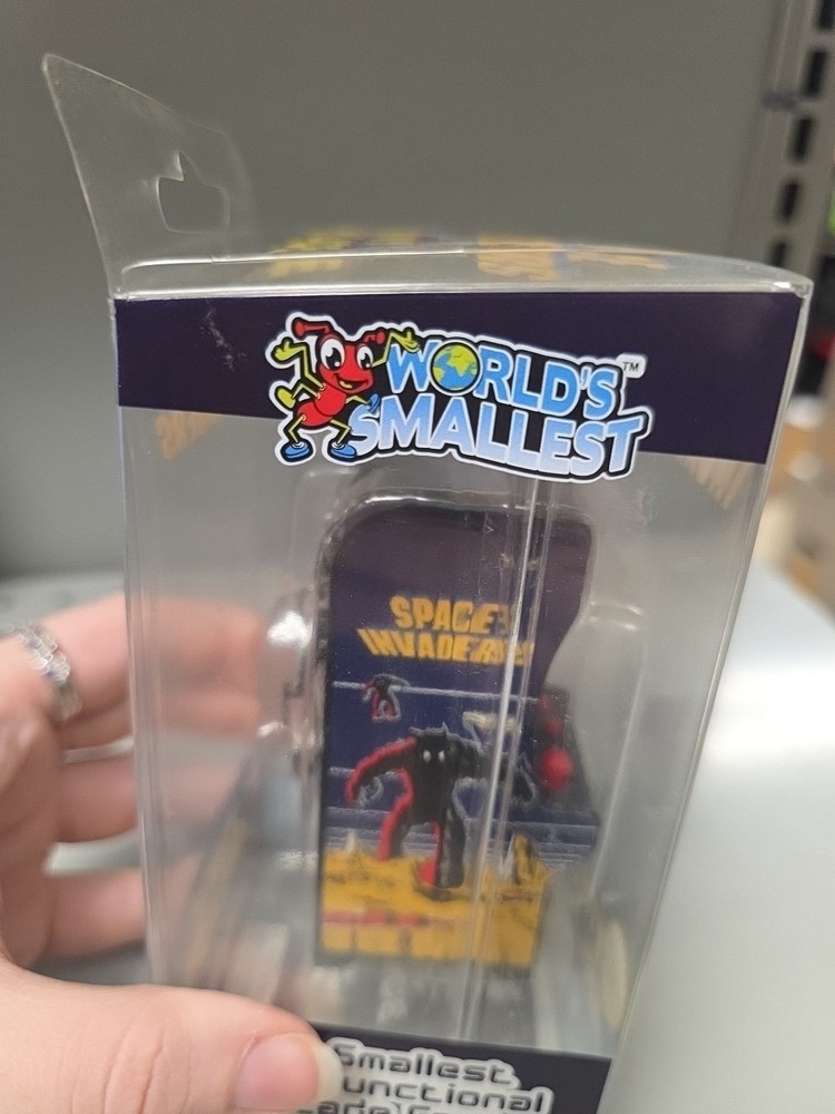 2017 Worlds Smallest Tiny Arcade Space Invaders Miniature Game WORKS