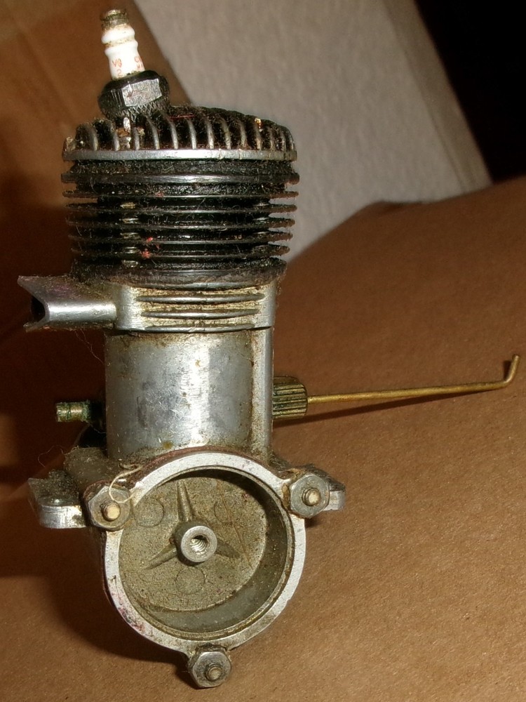 K&B TORPEDO glow plug AIRPLANE ENGINE & K&B .15 display box & paperwork