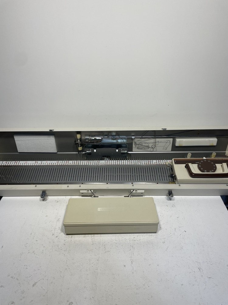 Singer Chunky Knitter Knitting Machine Model 150