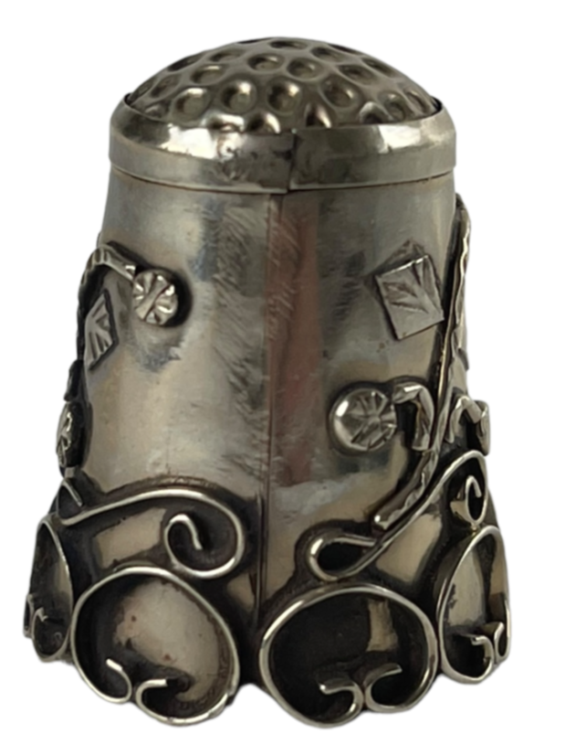 Thimble - Vintage Unmarked Sterling Silver Ornate Leaf & Scroll Design Mexico