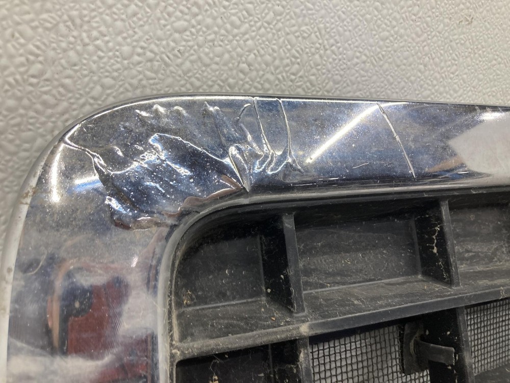 2003-2017 Volvo VNL Grille - Used
