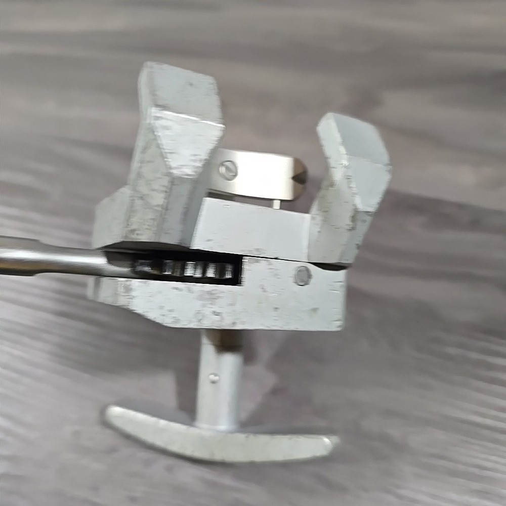 Laryngoscope Holder W/ Articulating Clamp ?