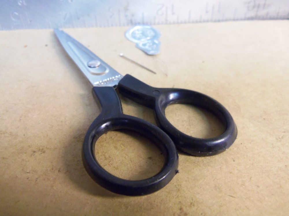 Compact Sewing Kit with Mirror in Camouflage Pouch