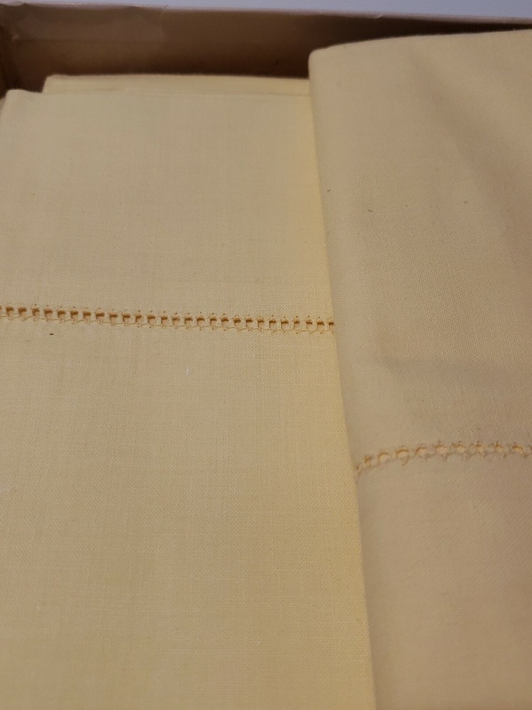 Vintage Lady Glare Bedding Sheet 2 pillow cases Canada