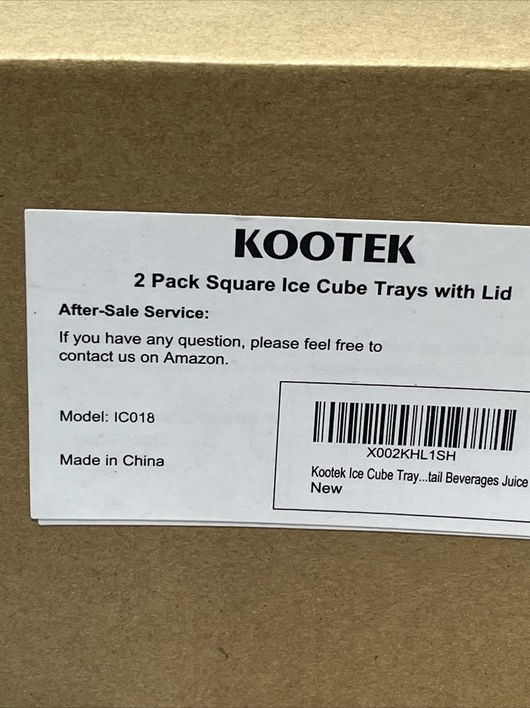 Ice Cube Trays 2 Pack Square Ice Cube Molds With Lids.NIB