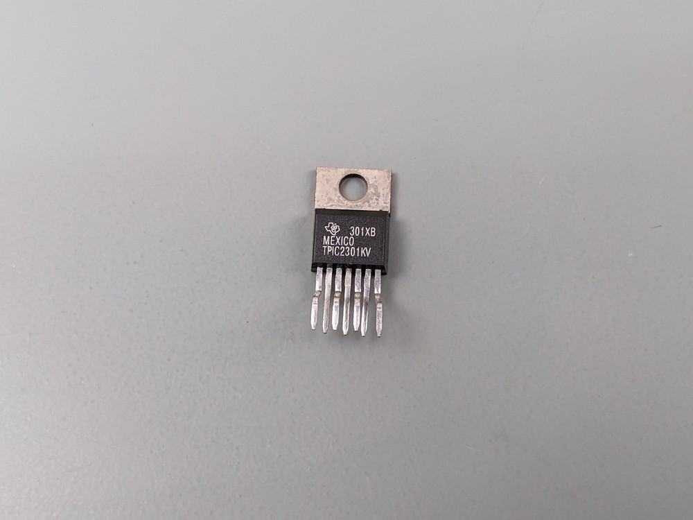 TPIC2301KV Power DMOS Array IC, 3-Channel