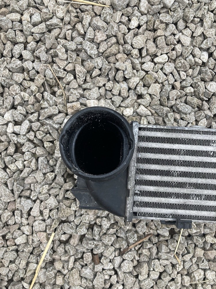 BMW E90,91.92,93 335DINTERCOOLER 7800682 GENUINE