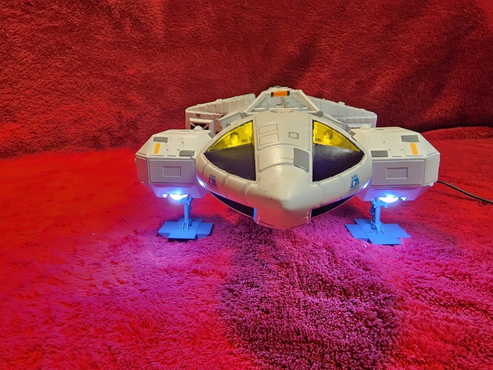 Space: 1999 Eagle 2 Lit Model With Complete Lab Interior, SOUND EFFECTS!!!!!!!!