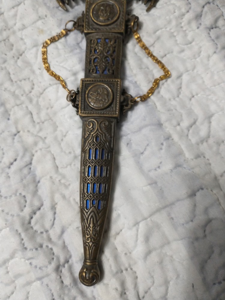 Dagger With Silver And Blue Case 8 In With Locking Case.